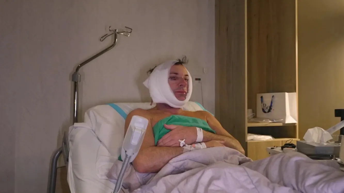 Gerard Joling zo gladgetrokken dat zelfs zijn telefoon hem niet meer herkent