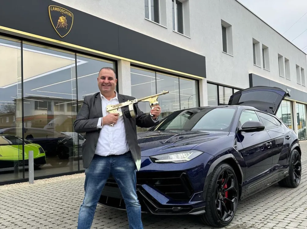 Salar Azimi trakteert mooie dames op luxe tripjes en verwacht een tegenprestatie