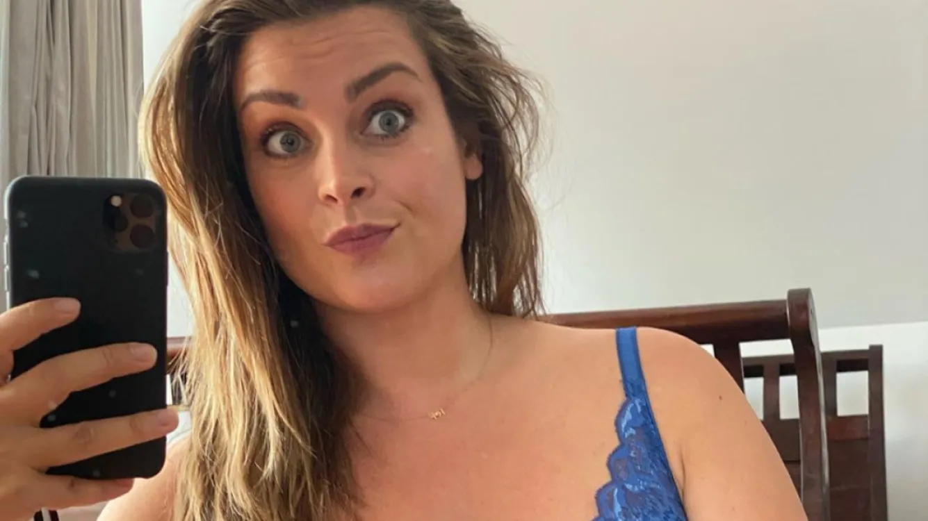 Beelden: Miljuschka Witzenhausen zet vetrollen in voor likes