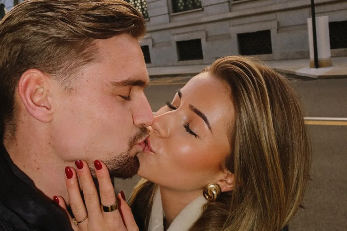 Kenneth Taylor zweert bij de pasta van Jade Anna
