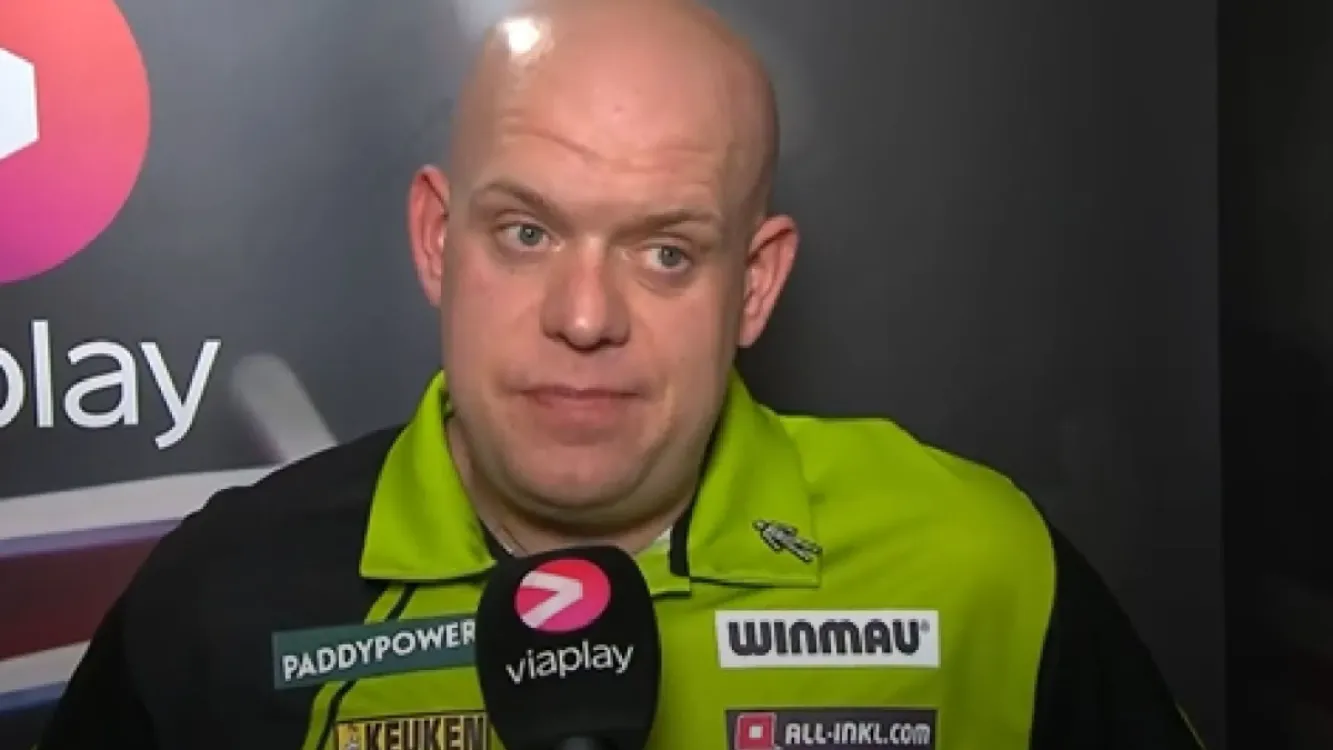 Beelden: Michael van Gerwen eindelijk afgevallen